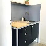Dans Maison, Independant Et Jardin 아파트