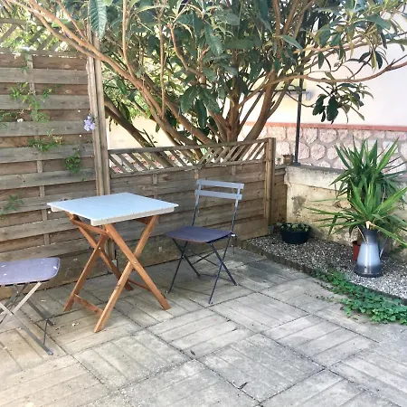 Dans Maison, Independant Et Jardin * 佩皮尼昂