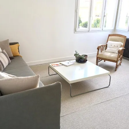 Dans Maison, Independant Et Jardin