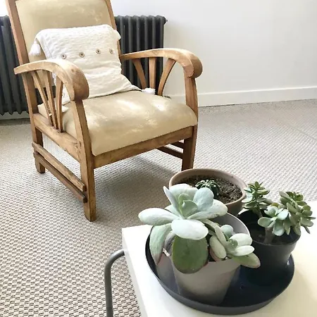 Dans Maison, Independant Et Jardin